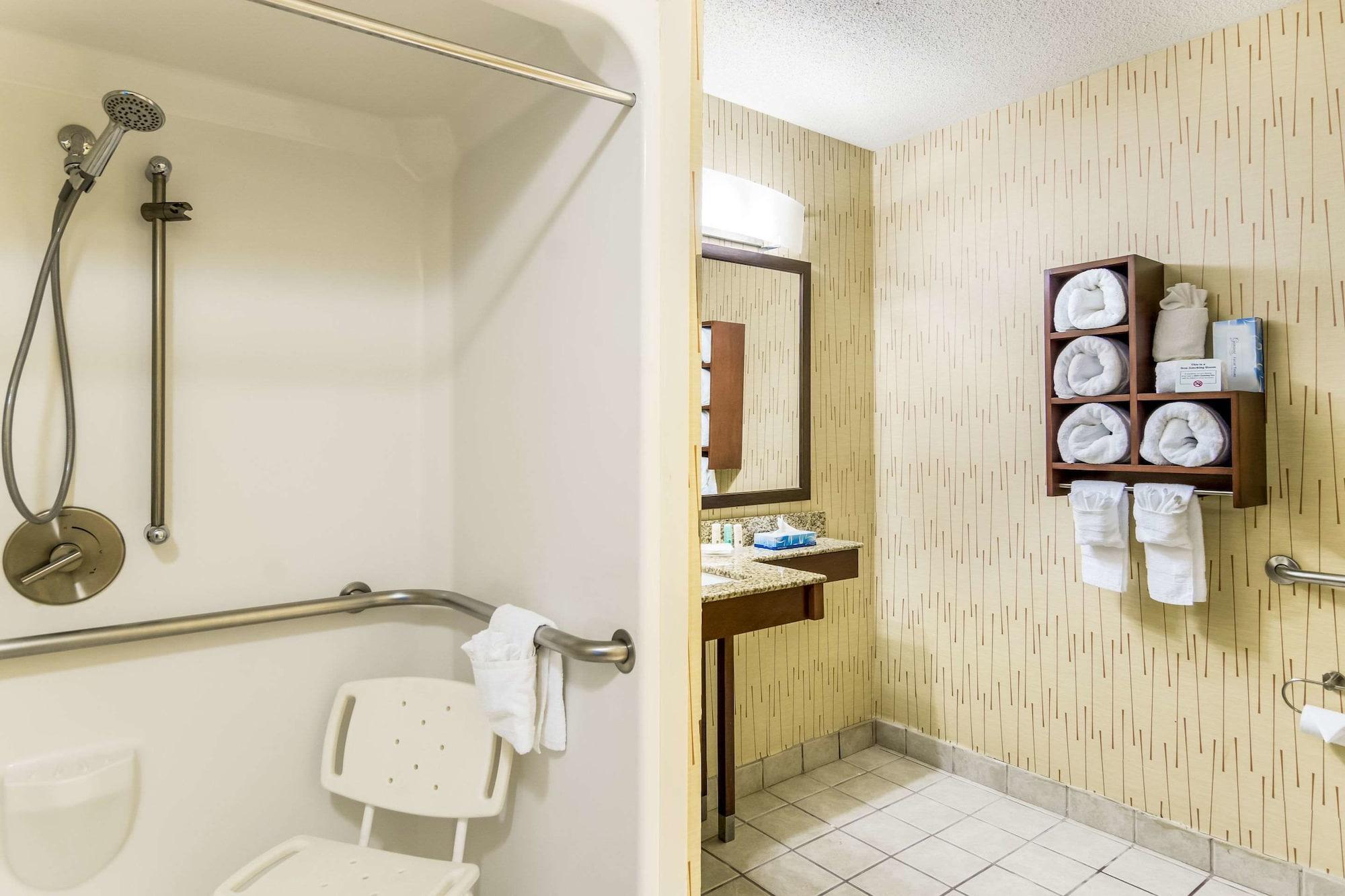 Quality Inn Chester - South Richmond Экстерьер фото