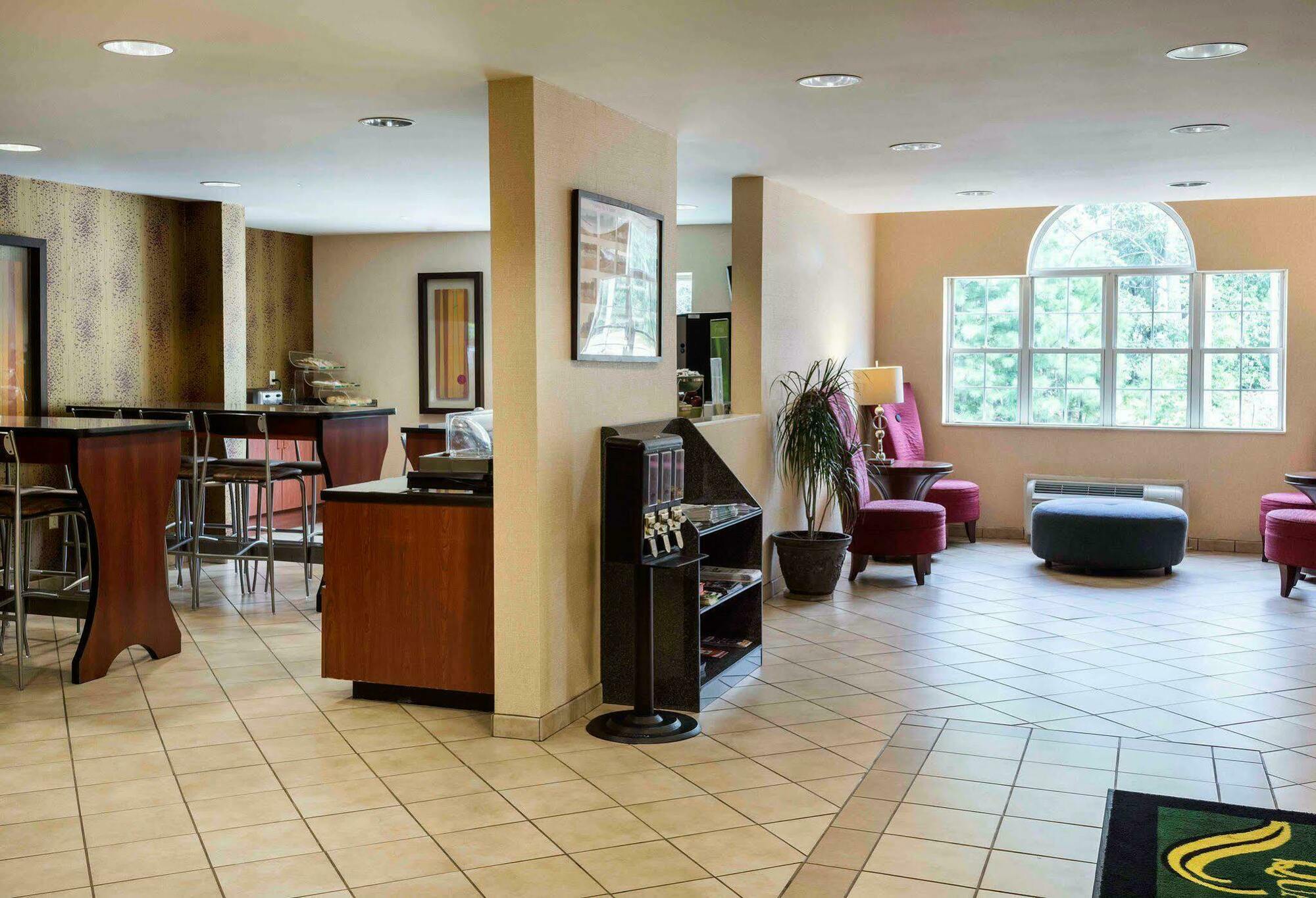 Quality Inn Chester - South Richmond Экстерьер фото