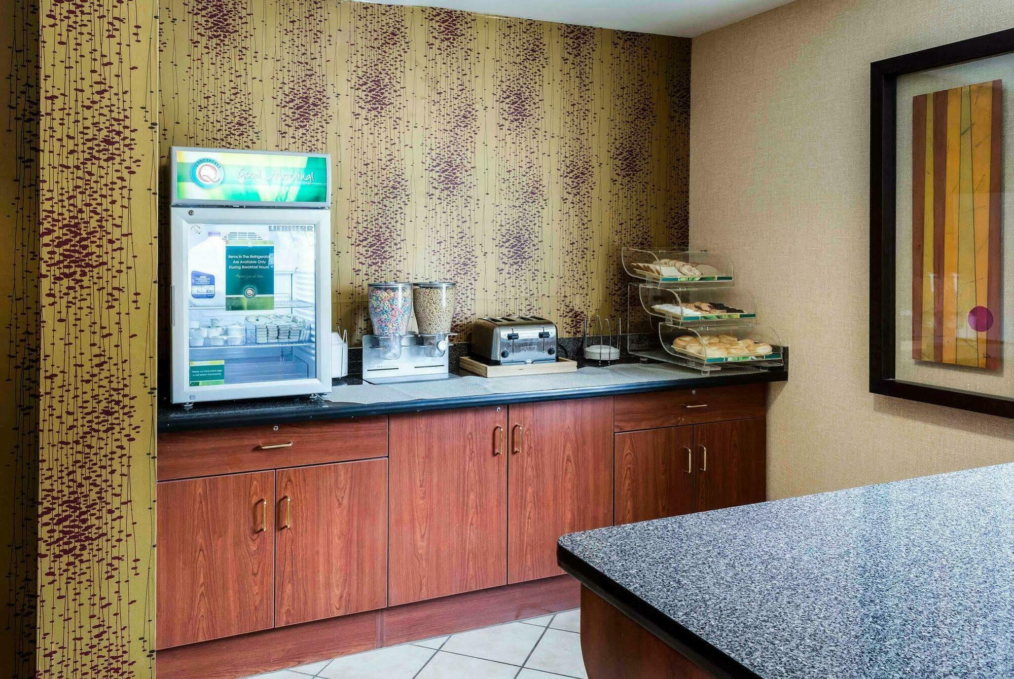 Quality Inn Chester - South Richmond Экстерьер фото