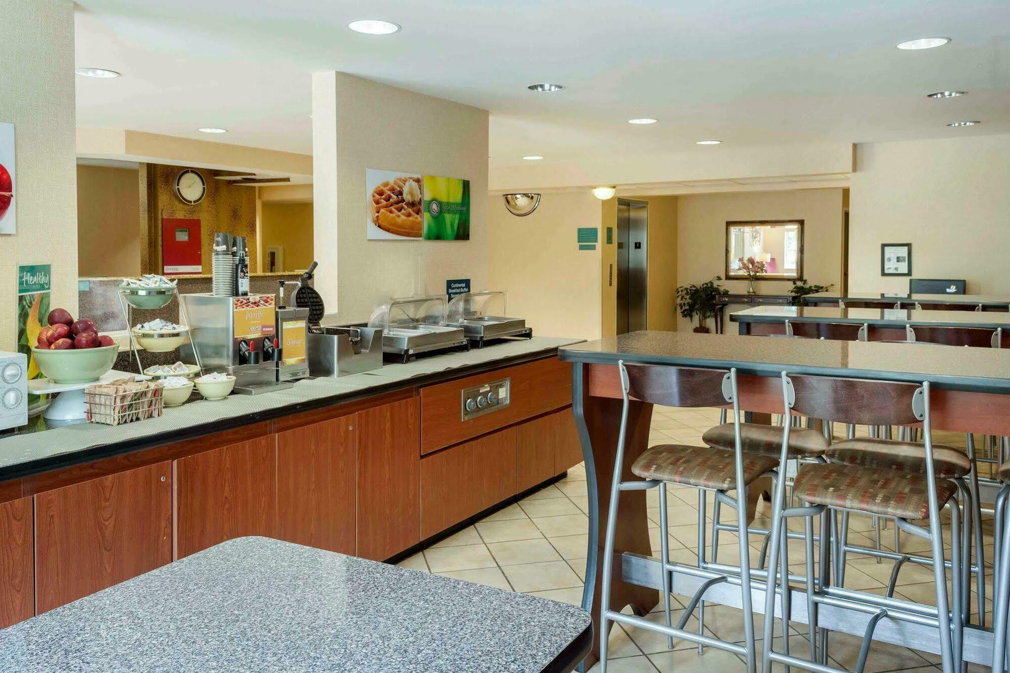 Quality Inn Chester - South Richmond Экстерьер фото