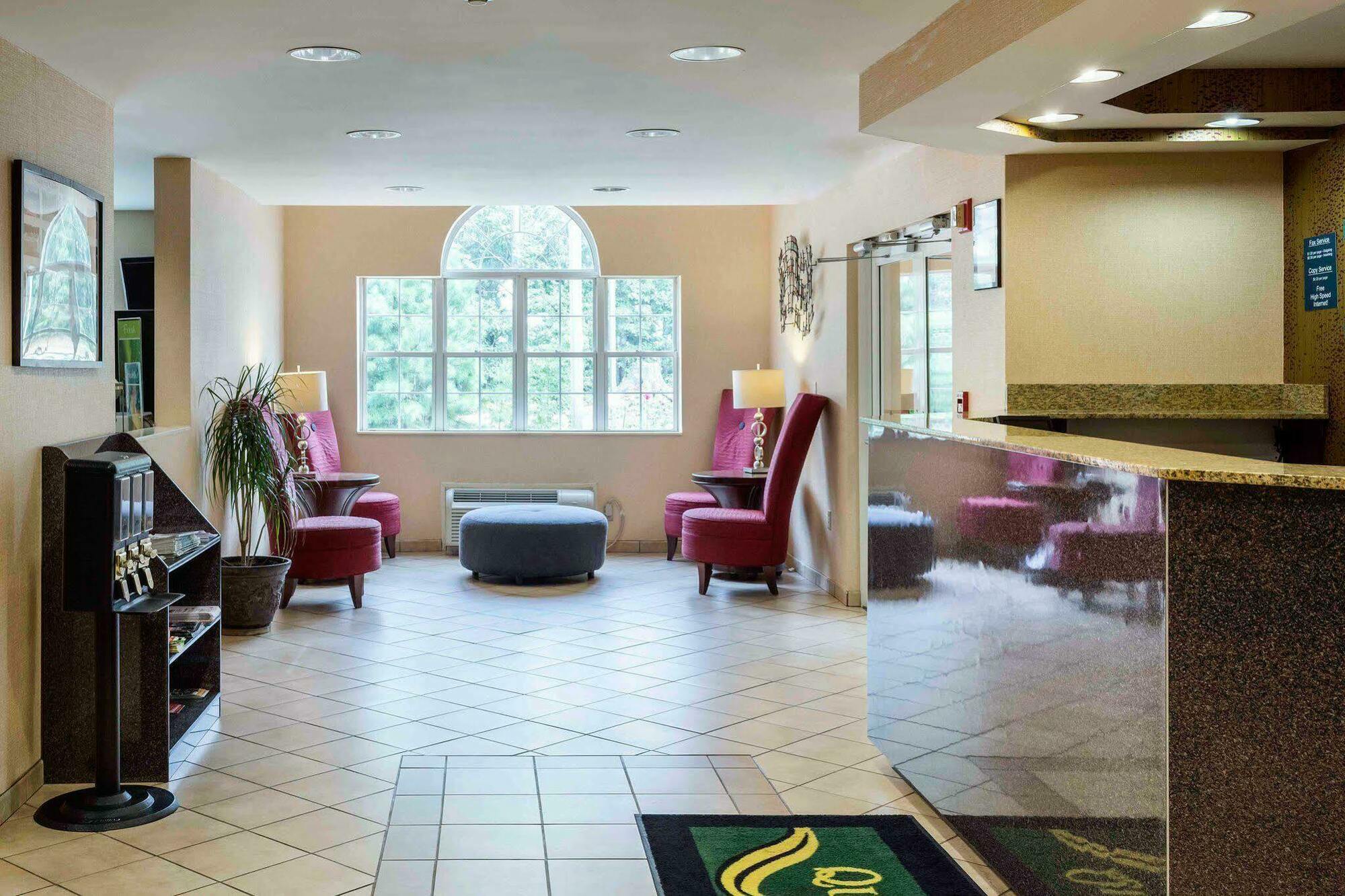 Quality Inn Chester - South Richmond Экстерьер фото