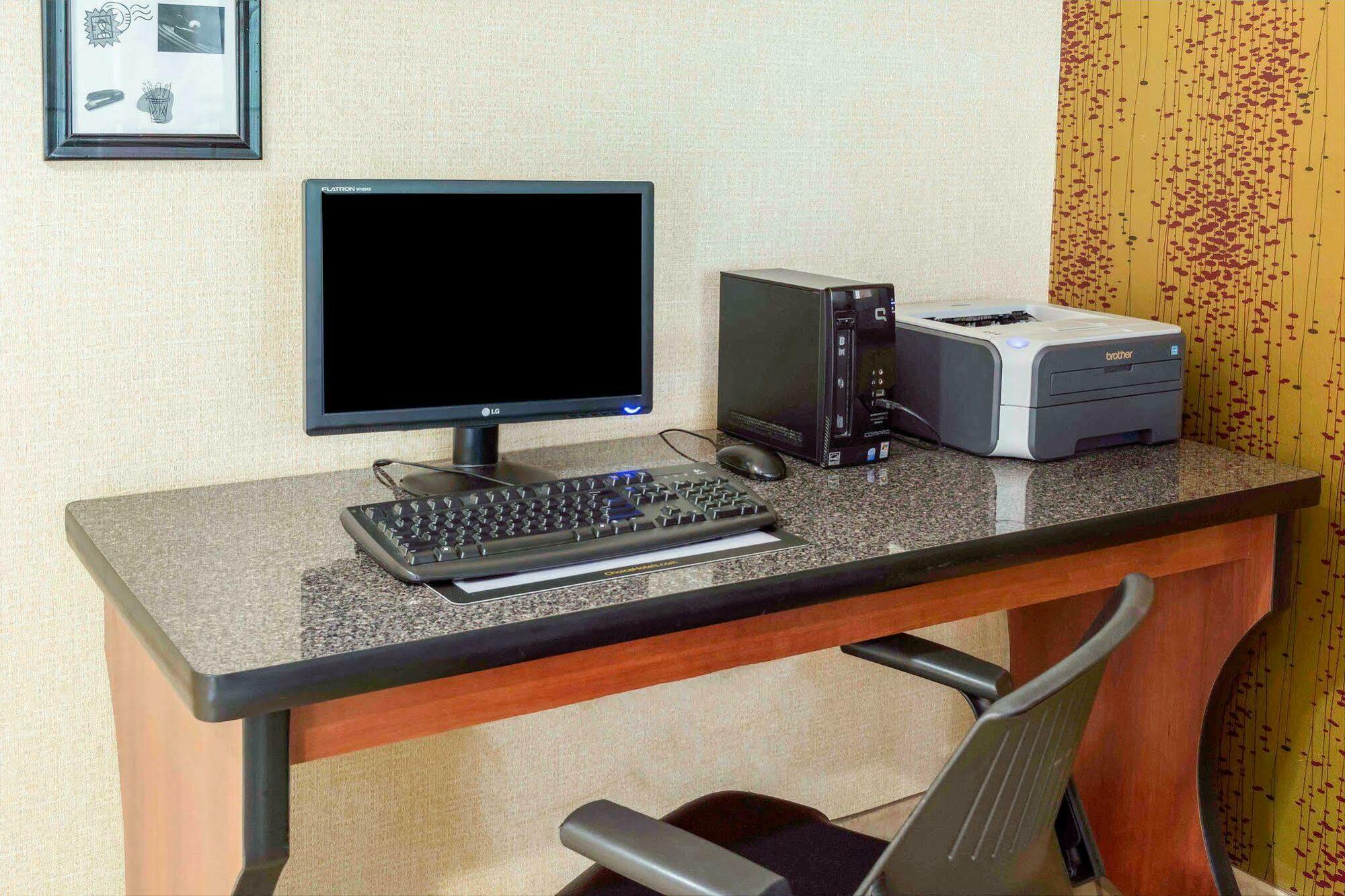 Quality Inn Chester - South Richmond Экстерьер фото